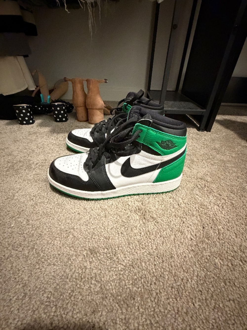 Air Jordan 1 Retro High OG Lucky Green Grade School Size 6.5Y Women's 8